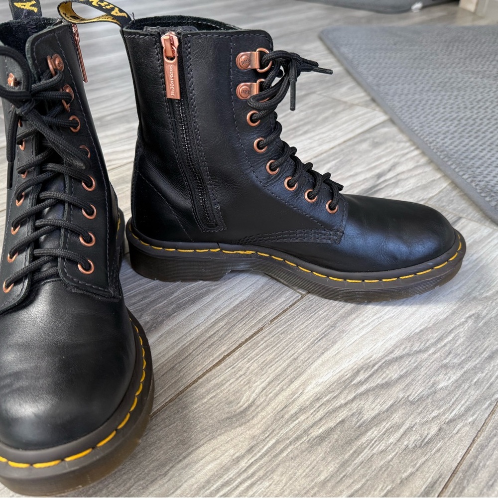 Dr. Martens 1460 pascal boot women’s size 7 rose gold hardware, like new!